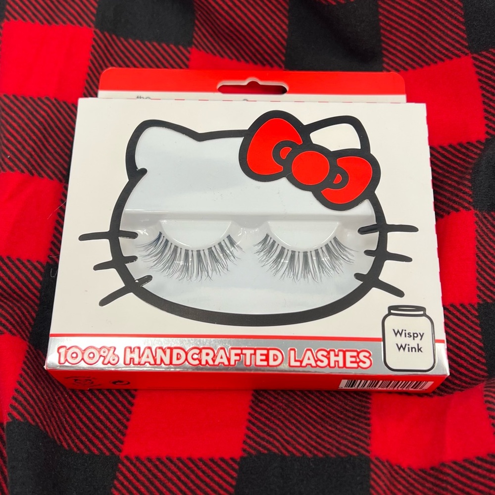 hello kitty eyelashes
